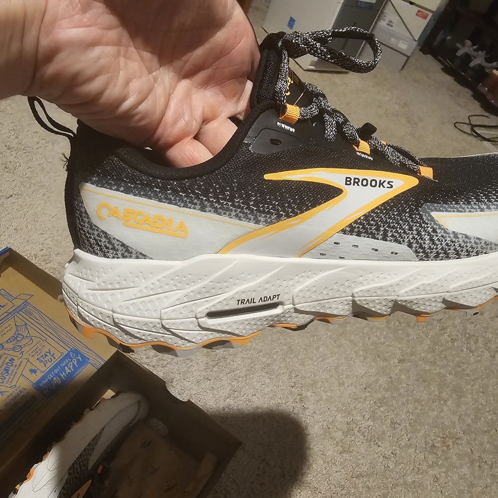 Size 11.5-Brooks Cascadia 18 white/orange/black - Picture 3 of 7